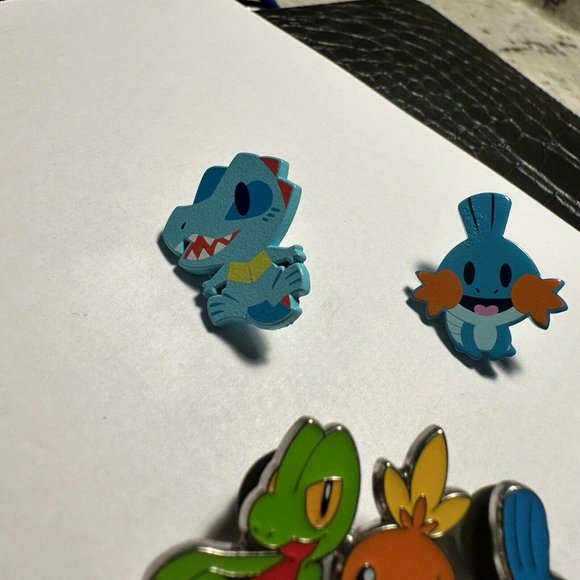 Lot Of 4 Tack Pins - Some Are Pokemon / Pokemon Go And Others - Picture 6 of 10